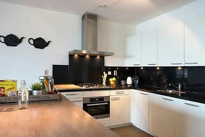 Sea-view Apartment in Den Haag with Balcony