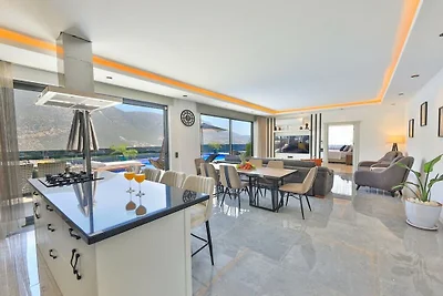 Villa in Kalkan mit Schwimmbecken