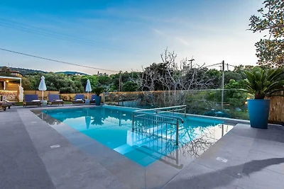 Villa in Gerani mit Swimmingpool