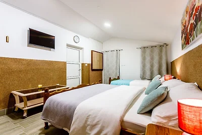 Casa vacanze a Neoric con piscina riscaldata