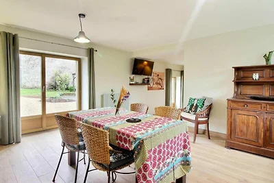 Schönes Ferienhaus in Neulliac