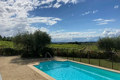 Accogliente villa con piscina