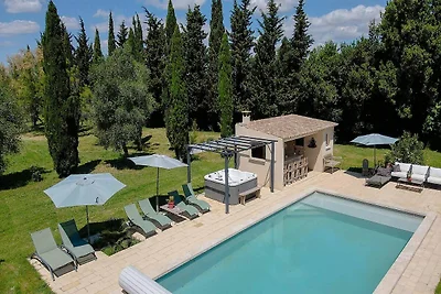 Große Familienvilla in Arles mit Pool