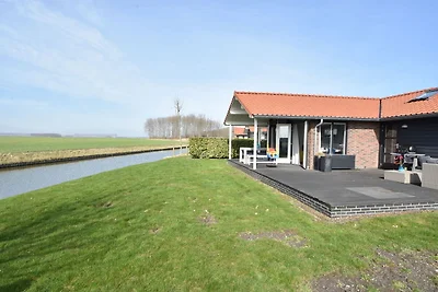 Schönes Ferienhaus in Kattendijke am See
