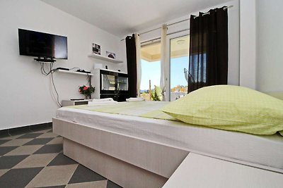 Apartments Gusti - Studio Apartment with Terr...