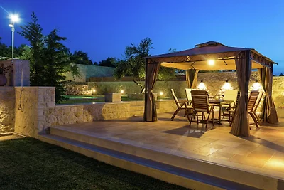 Villa auf Kreta mit Pool und Bergblick