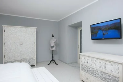Holiday house in Napoli with Parking