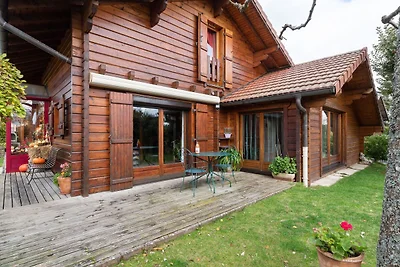 Spazioso chalet con piscina ad Abbevillers