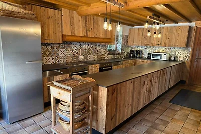 Ampio chalet a Ovifat-Waimes con sauna
