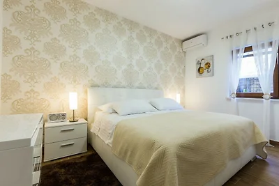 Modern Escape with Private Pool - 4 Bedroom...