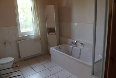 Luxuriöse Ferienwohnung in Boddin mit Garten