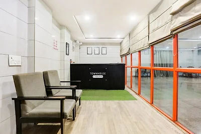 Super Townhouse Rohini Sector 23