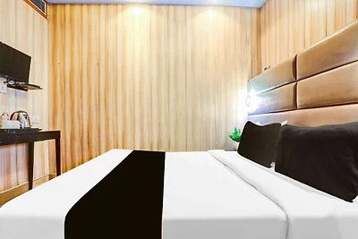 Super Hotel O Vivekanand Marg