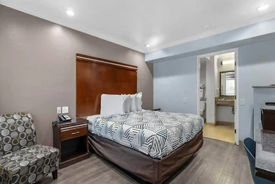 1 Kingsize-Bett | Mobiler Zugang | Microframe