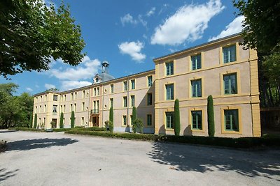 Wohnung in einem Château de la Drôme mit Pool