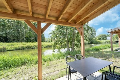 Nieuw vakantiehuis met sauna aan het water