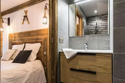 Ampio appartamento in legno antico sulle pist...