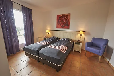 Villa mit Garten in der Nähe des Golfplatzes