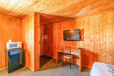 La Crosse, Kansas | 2 Queensize-Betten