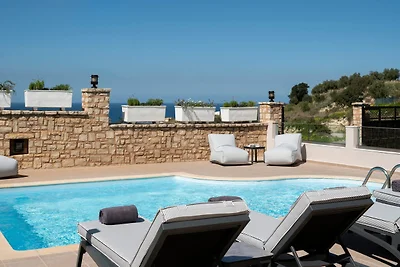 Luxuriöses Ferienhaus in Nea Magnisia