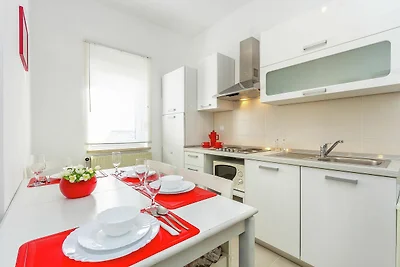 Wohnung in Vinkuran mit Garten