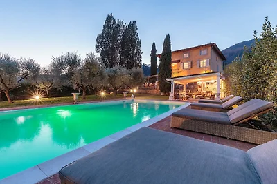 Zeitlose Eleganz Villa in der Nähe von Lucca
