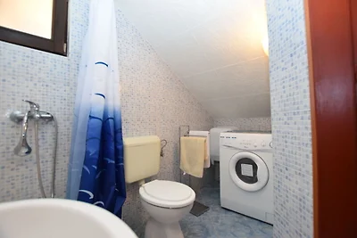 Charmante Villa mit Pool in Zbandaj