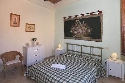 Lovely farmhouse in Tuscany with panoramic...