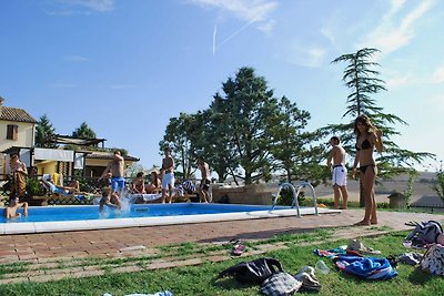 Geräumiges Landhaus mit Swimmingpool