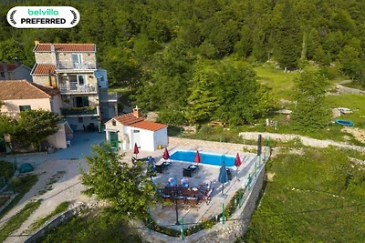 Villa in Tučepi mit Pool nahe Strand