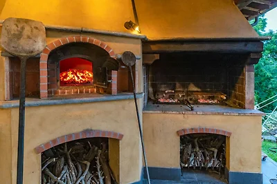 Großzügige Villa in Camaiore mit Terrasse