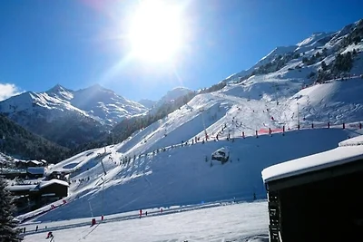 PIACEVOLE APPARTAMENTO CON 2 LOCALI, CAMERA D...