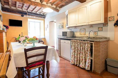 Casa vacanze in stile rustico a Lucca, con gi...