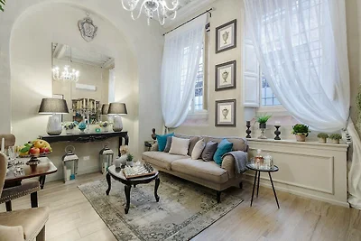 Chic suite, Steps from Torre Guinigi