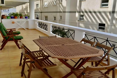 Gerהumiges Apartment mit Meerblick in Saranda