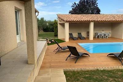 Gemütliche Villa in Saint-Laurent-la-Vernède