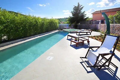 Luxuriöse Villa in Šibenik mit Pool
