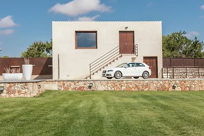 Modernes Herrenhaus mit privatem Pool in Muro