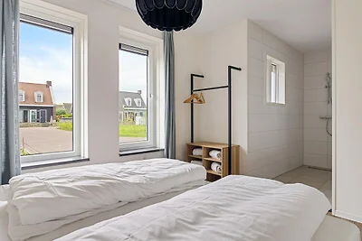 Villa am IJsselmeer mit privatem Steg