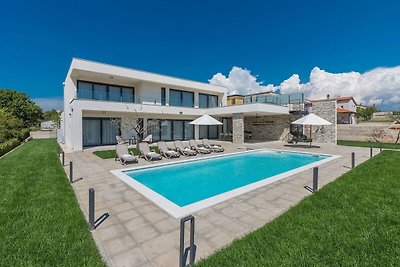 Modernes Ferienhaus in Novigrad mit...