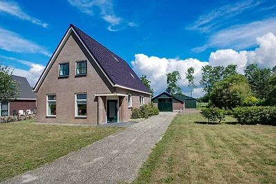 Vakantiehuis in Langezwaag met terras