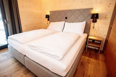 Luxus-Chalet mit Swimmingpool und Sauna, Skil...