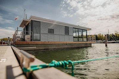 Schwimmendes Hausboot in Peenemünde
