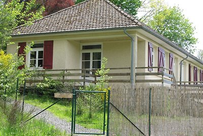 Geräumiges Ferienhaus mit Swimmingpool in...