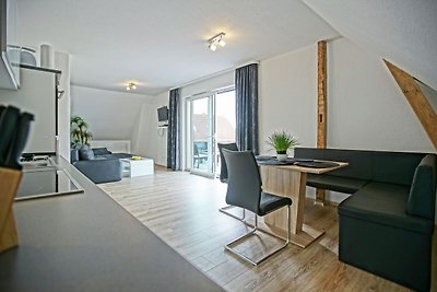 Moderne Ferienwohnung mit Sonnenliegen