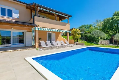 Villa in Kršan mit Schwimmbecken