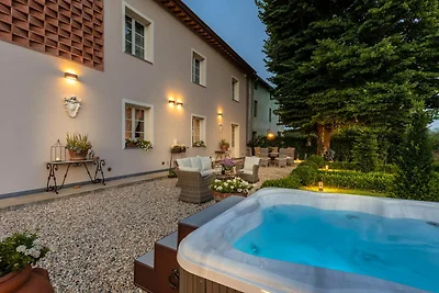 Villa in Lucca mit Jacuzzi und Weinproben