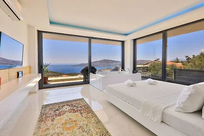 Villa in Kalkan mit Schwimmbecken