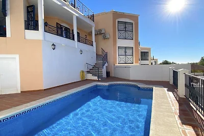 Villa a Nerja con piscina e vicino alla...