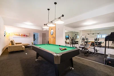 Villa mit Infinity-Pool in Maslenica